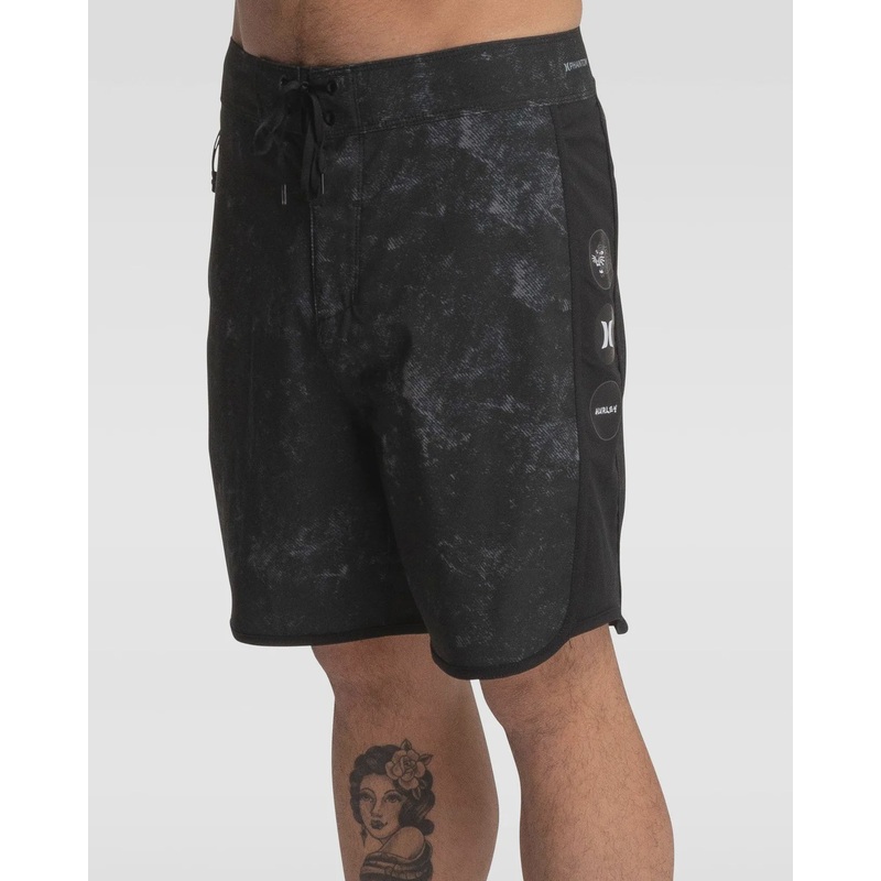 PHANTOM SWEEP PRESS BOARDSHORT – BLACK