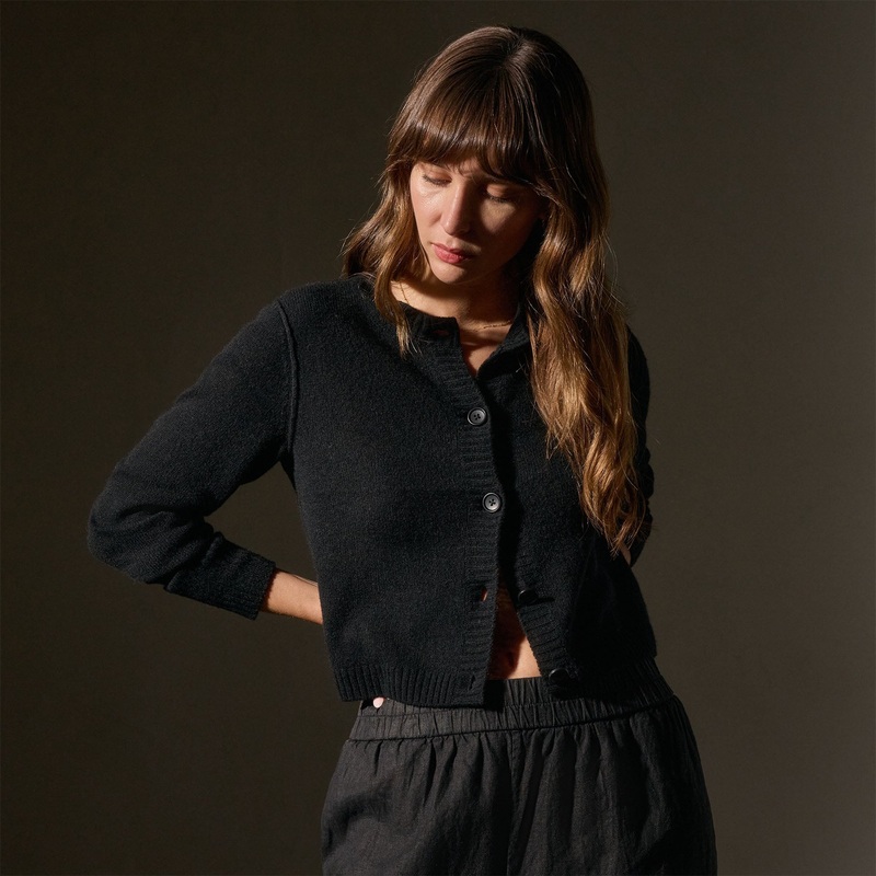 Soft Featherweight Cashmere Cardigan – Black