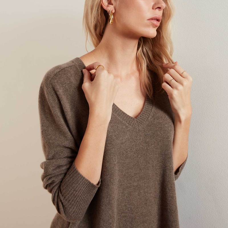 Recycled Cashmere V Neck Sweater – Brown Stone