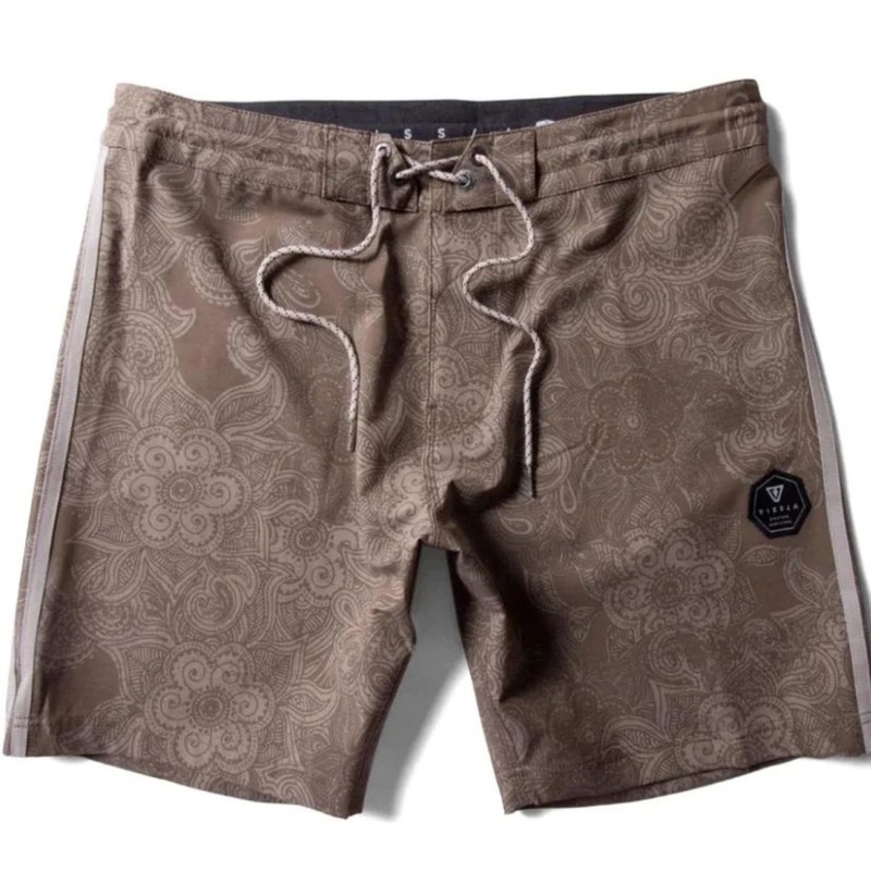 Vissla Panorama 17.5″ Boardshorts in Kangaroo